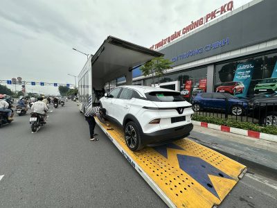 vinfast truong chinh giao xe (6)